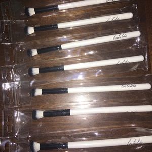 Borboleta Lash Cleansing Round & Flat Brush.